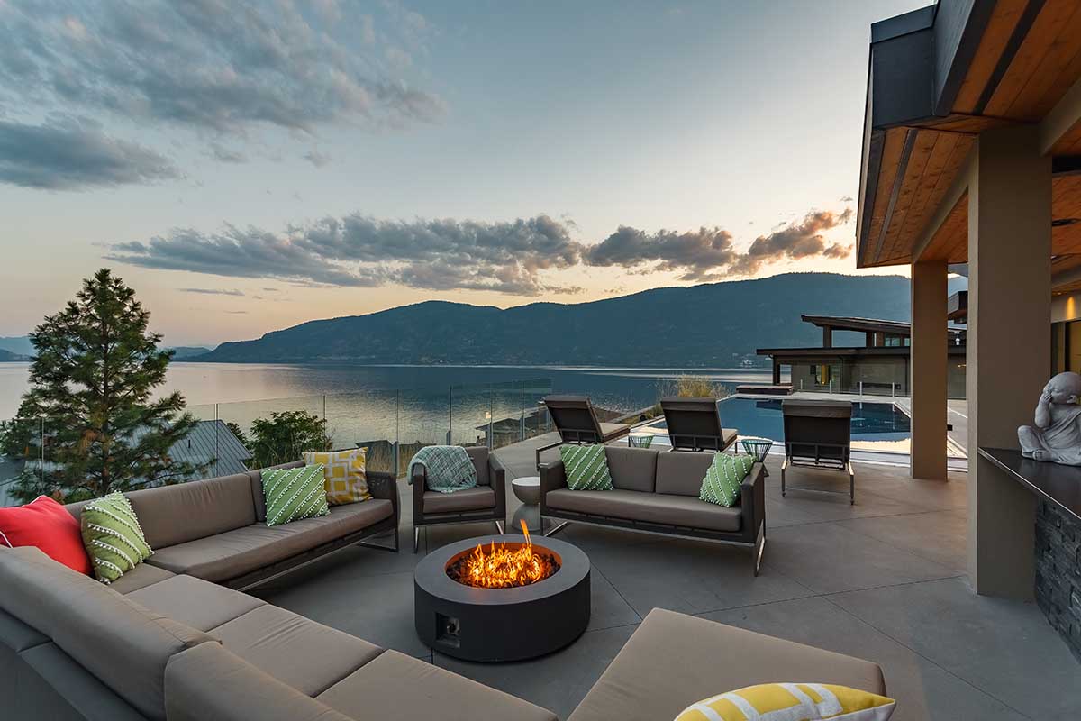 outdoor-patio-couch-firepit-view-over-okanagan-lake